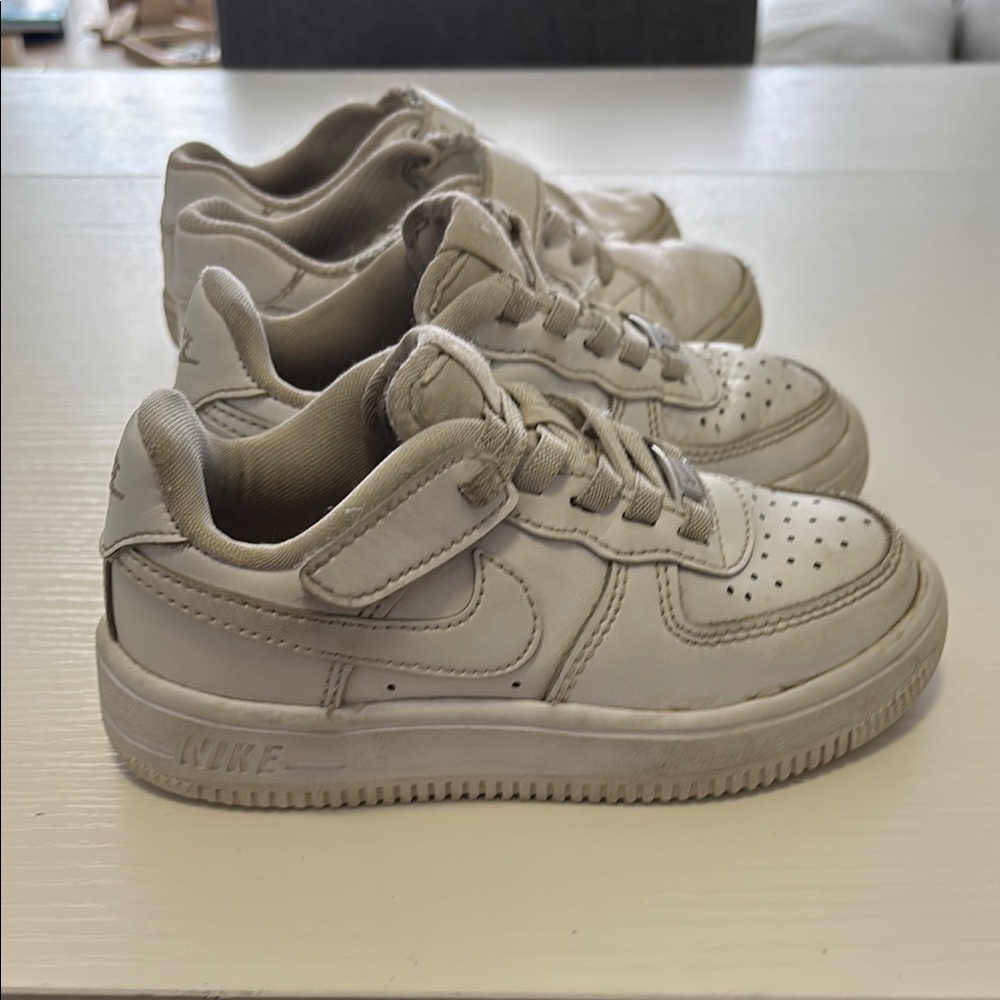 Nike Off-White/Tan Leather Low Top Sneakers